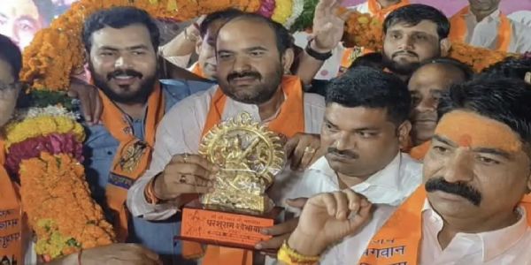 हाथरसमा भगवान परशुरामको भव्य शोभायात्रा  निकालियो