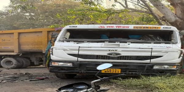 दर्रीमा हाइवा र ट्रेलरको भिड़न्त, चालकको मृत्यु