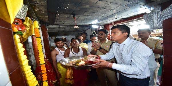 उज्जैनमा कलेक्टर-एसपीले महामाया-महालयको पूजा गरी शासकीय नगर पूजाको शुभारम्भ गरे