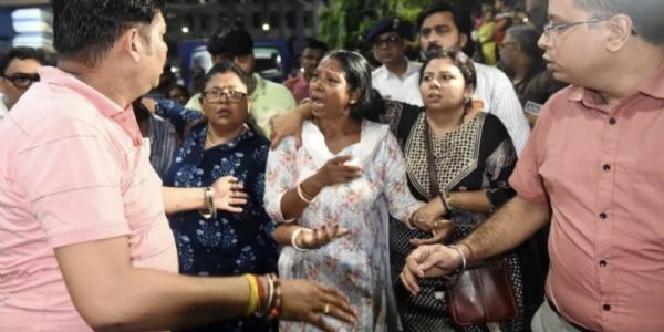चोरबगान दुर्गापूजा पण्डाल दुर्घटना : १६ परिवारका खुसीका दियो निभे, कसैले छोरा गुमाए त कसैको सिउँदो पुछियो