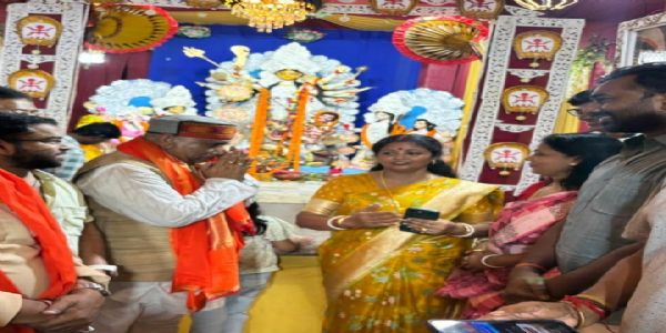 भाजपा अध्यक्ष प्रदीप अग्रहारीले टीम महानगरसँग दुर्गा पूजाका पण्डालहरूको दर्शन पूजन गरे