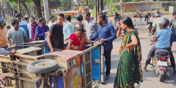 द्रूत गतिको  वाहनको ठक्करले टोटो पल्टिँदा पाँच जना घाइते