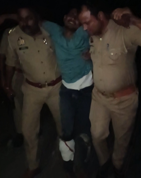 पुलिस मुठभेड़ में अभियुक्त घायल