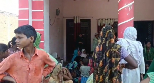 रोते विलखते परिजन