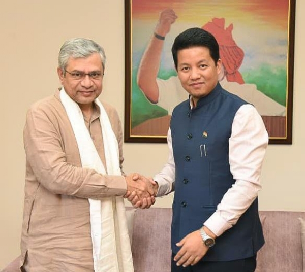 सांसद सुब्बाले रेलमन्त्री अश्विनी वैष्णवसँग गरे भेट