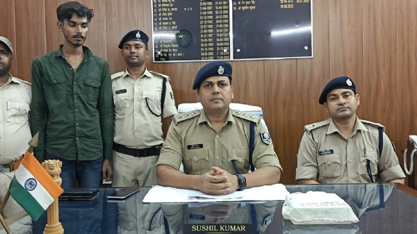 अररिया फोटो:सदर एसडीपीओ पीसी करते