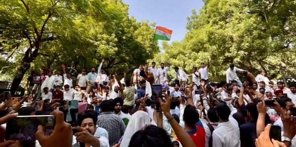 मुख्य चुनाव आयुक्त के इस्तीफे की मांग को लेकर प्रदर्शन करते भारतीय युवा कांग्रेस के कार्यकर्ता। मुख्य चुनाव आयुक्त के इस्तीफे की मांग को लेकर प्रदर्शन करते भारतीय युवा कांग्रेस के कार्यकर्ता।