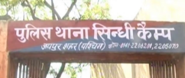 बाइक खड़ी करने पर भिड़े दो गुट: चाकूबाजी और बोतलों से हमले में तीन घायल