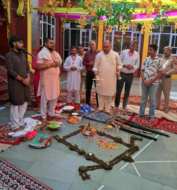 त्रिलोकपुर में विजयदशमी पर दशहरा पूजन, शस्त्र-पोथी-कुंजी पूजन किया