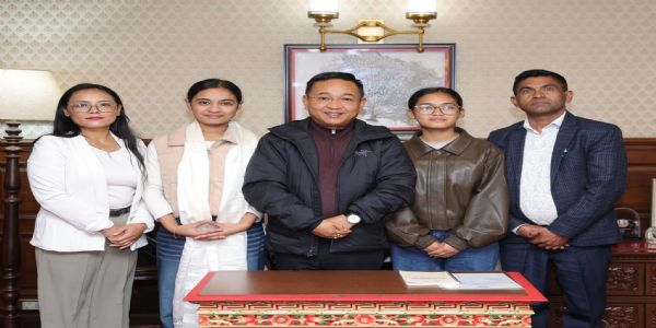 प्रिस्का अधिकारी 