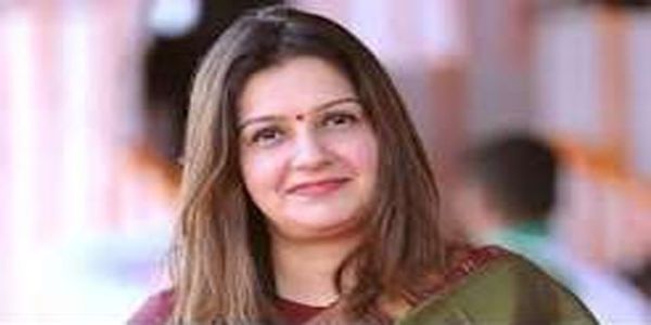 सञ्जय राउतको अल्बानिया सम्बन्धी बयानप्रति प्रियंका चतुर्वेदीको असहमति, भनिन्– लोकतन्त्रमा हिंसा मार्फत सत्ता परिवर्तनको कुनै स्थान छैन