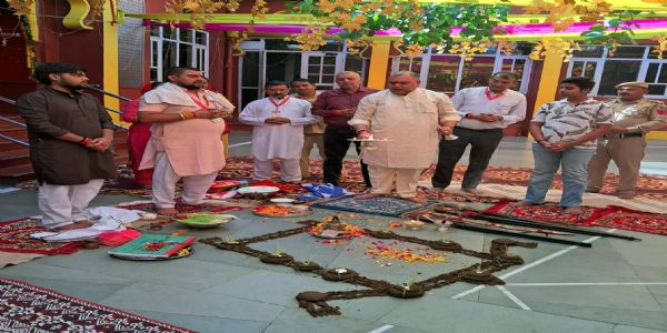 त्रिलोकपुरः विजयादशमीमा दशै पूजन, शस्त्र-पोथी-कुञ्जी पूजन गरियो