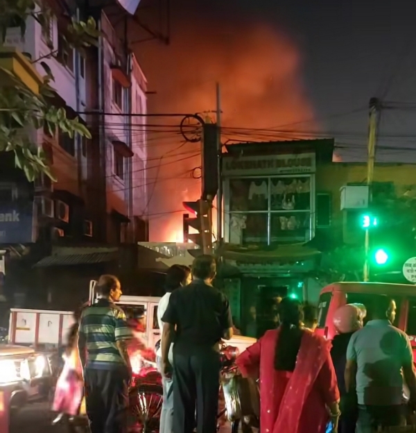 बाघाजातीन मार्केट में लगी आग