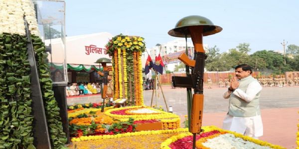 मध्य प्रदेशका मुख्यमन्त्रीको घोषणा : शहीद पुलिसकर्मीका पत्नी र आमाबुबाले पाउनेछन् ५०–५० लाख रुपियाँ