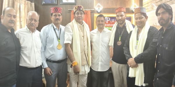 लोक जनशक्ति पार्टीले सिरमौरका राष्ट्रिय स्तरका शूटरलाई सम्मानित गऱ्यो