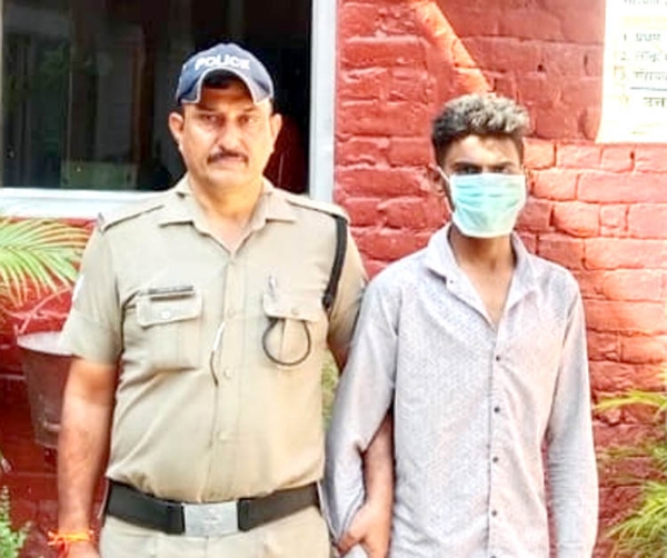 पुलिस गिरफ्त में आरोपित