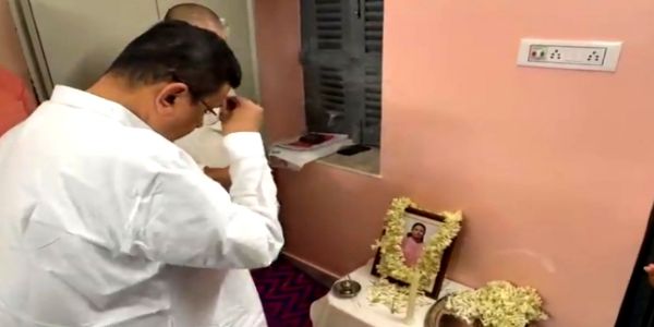 चोरबागान दुर्घटना : मुख्यमन्त्रीले मृतक शुभमको परिवारलाई भेटे