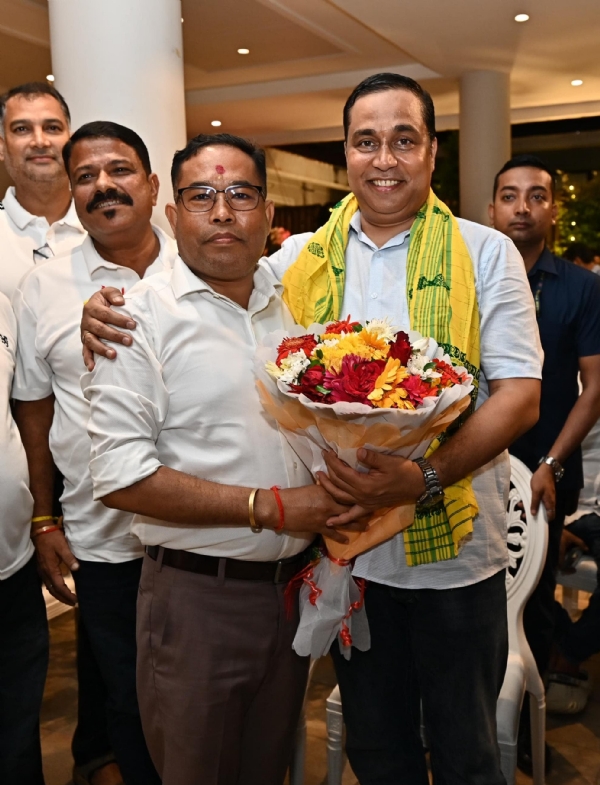बीटीआर के ईएम कर्मेश्वर राय ने मंत्री जयंत मल्लबरुआ को दी जन्मदिन की शुभकामनाएँ