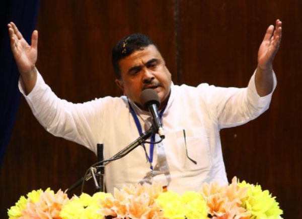 मुख्यमंत्री शुभेंदु अधिकारी जनसभा को संबोधित करते हुए मुख्यमंत्री शुभेंदु अधिकारी जनसभा को संबोधित करते हुए