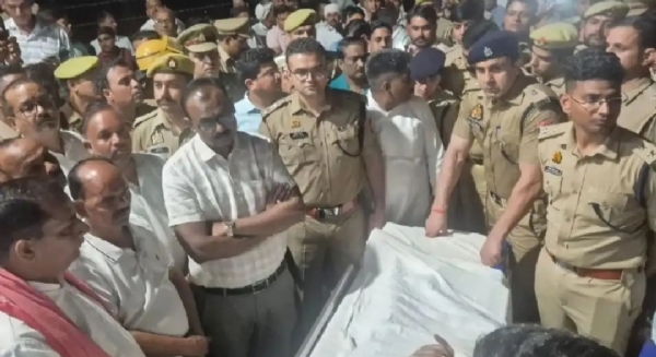 अस्पताल में जिलाधिकारी व वरिष्ठ पुलिस अधीक्षक