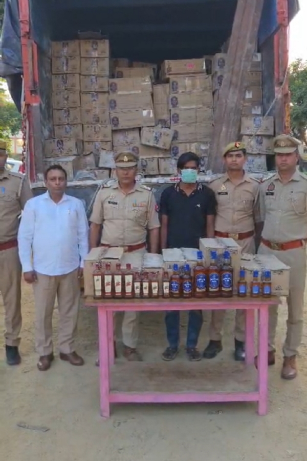 अवैध शराब व ट्रक सहित गिरफ्तार आरोपी