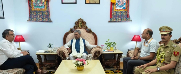 आयुक्त सिंहले राज्यपाललाई राज्यको वर्तमान स्थिति र प्राथमिकताहरूको बारेमा जानकारी गराए