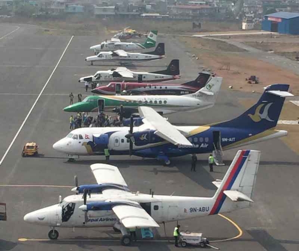 त्रिभुवन अंतरराष्ट्रीय हवाईअड्डे पर घरेलू विमान