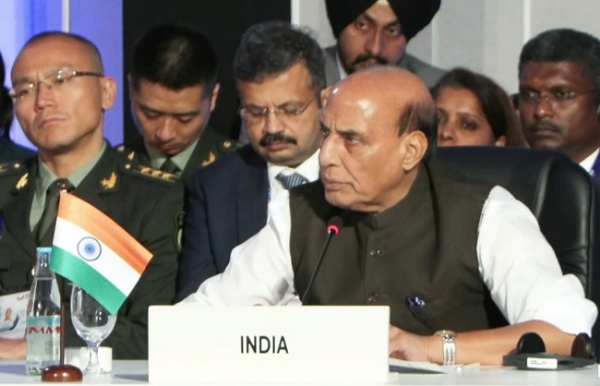 आसियान रक्षा मंत्रियों की बैठक को संबोधित करते राजनाथ सिंह