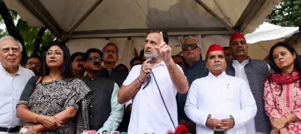 कांग्रेस सांसद राहुल गांधी पत्रकार वार्ता के दौरान।