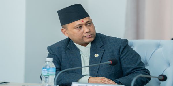 जलवायु परिवर्तनसम्बन्धी ‘प्री-सीओपी लिडर्स इभेन्ट’ मा सहभागी हुन विदेशमन्त्री शिशिर खनाल फिजी प्रस्थान