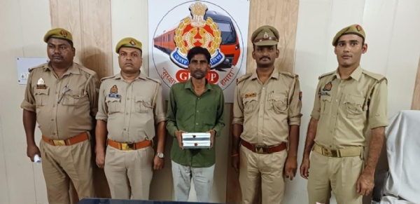 पुलिस की गिरफ्त में शातिर बदमाश