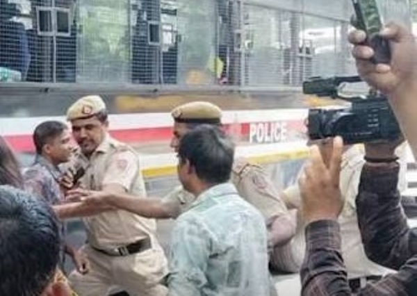जंतप मंतर पर प्रदर्शन की फोटो जंतप मंतर पर प्रदर्शन की फोटो