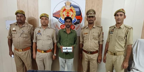 रेल यात्रुको मोबाइल चोरी गर्ने शातिर चोर जीआरपीको नियन्त्रणमा