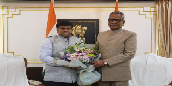 डोनर राज्यमन्त्रीद्वारा राज्यपालसँग शिष्टाचार भेट
