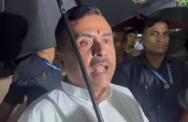 शुभेंदु अधिकारी रेजीनगर में प्रेस वार्ता के दौरान शुभेंदु अधिकारी रेजीनगर में प्रेस वार्ता के दौरान