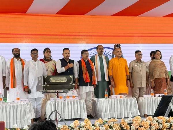 सेवा ज्योति यात्रा के मंच पर भाजपा के नेता, मंत्री और विधायक