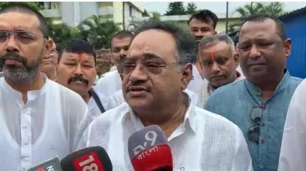 पत्रकारों से बात करते हुए भाजपा प्रदेश अध्यक्ष शमिक भट्टाचार्य पत्रकारों से बात करते हुए भाजपा प्रदेश अध्यक्ष शमिक भट्टाचार्य