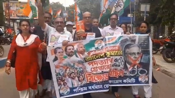 विरोध प्रदर्शन करते कांग्रेसी नेता विरोध प्रदर्शन करते कांग्रेसी नेता