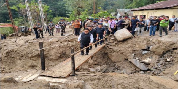 मुख्यमन्त्री तामाङले पैह्रो प्रभावित रिम्बी क्षेत्रको भ्रमण गरे, प्रभावितहरुलाई आर्थिक सहयोगको घोषणा