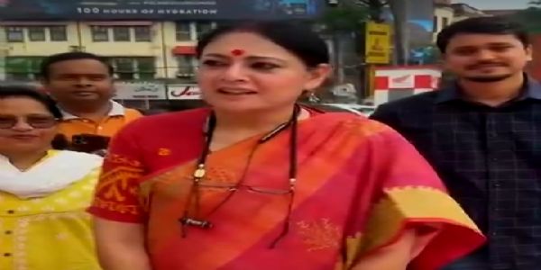 कोलकाताको सेभेन पोइन्ट कनेक्टरमा सजियो भव्य रङ्गोली निरीक्षण गर्न पुगिन् मन्त्री अग्निमित्रा पाल