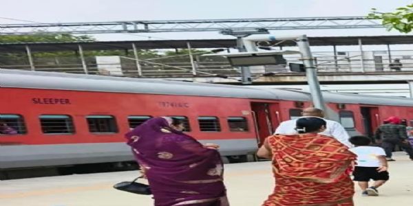 जन्तर मन्तरको विरोधअघि शिवगङ्गा एक्सप्रेस र नयाँ दिल्ली सुपरफास्ट एक्सप्रेस रेल रद्द गरिएको थियो।