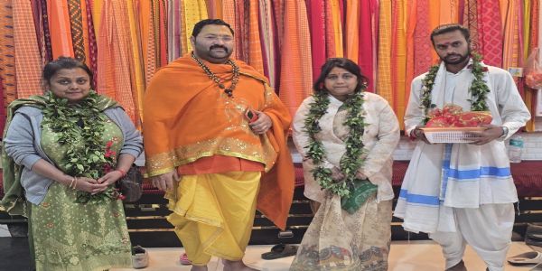 नेताजी सुभाष चन्द्र बोसकी पलातिनी राजश्रीले विन्ध्यधाममा दर्शन गरिन्