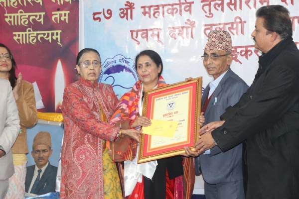 वरिष्ठ कथाकार उषा शर्मा गन्तव्य कथा सङ्ग्रहका लागि दशौँ ‘कश्यप’ स्मृति पुरस्कारद्वारा अलङ्कृत