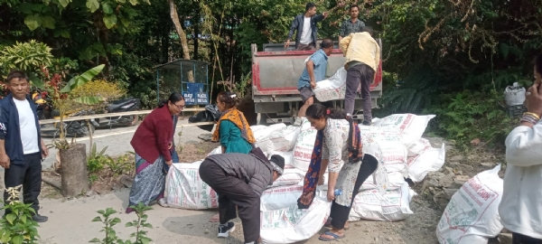 सिटोङमा कृषकहरूलाई कृषि चुना वितरण