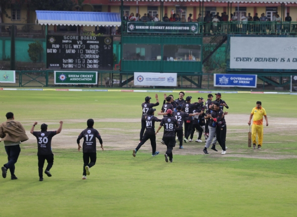 मुख्यमन्त्री माइनिङमा जारी अन्तर विभागीय क्रिकेट टुर्नामेन्टमा सहभागी बने