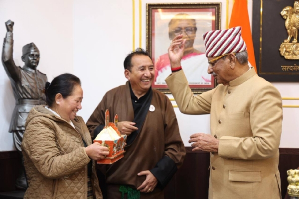 तिब्बती सेटलमेन्ट प्रतिनिधिमण्डलद्वारा राज्यपालसॅंग शिष्टाचार भेट