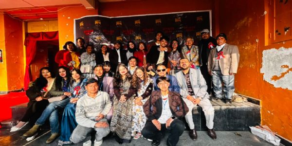 ईभान फाउण्डेशनले खरसाङमा चलचित्र प्रदर्शनी साथै सम्वर्द्धना कार्यक्रम आयोजना गऱ्यो