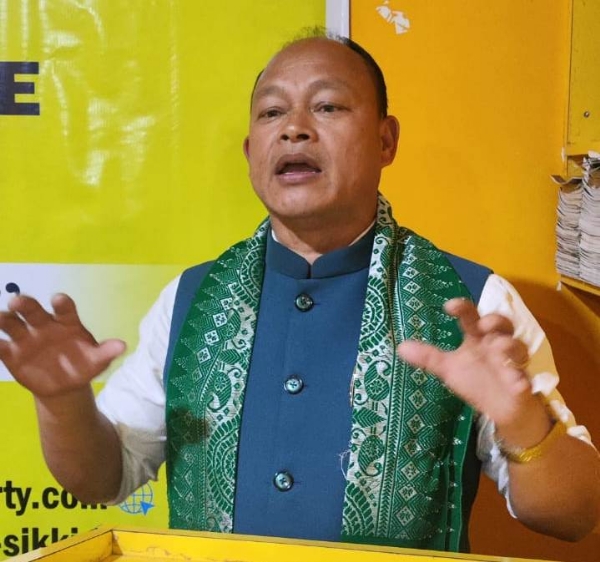 डीबी स्टीफन गुरुङ