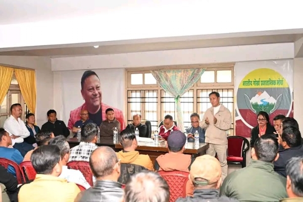 अनित थापाको उपस्थितिमा युवा शक्ति खरसाङ टाउन कमिटीको सभा सम्पन्न