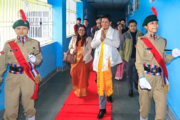 सांसद सुब्बाले विद्यार्थीहरूलाई पढ्ने र निरन्तर सिक्ने बानी विकास गर्न आग्रह गरे